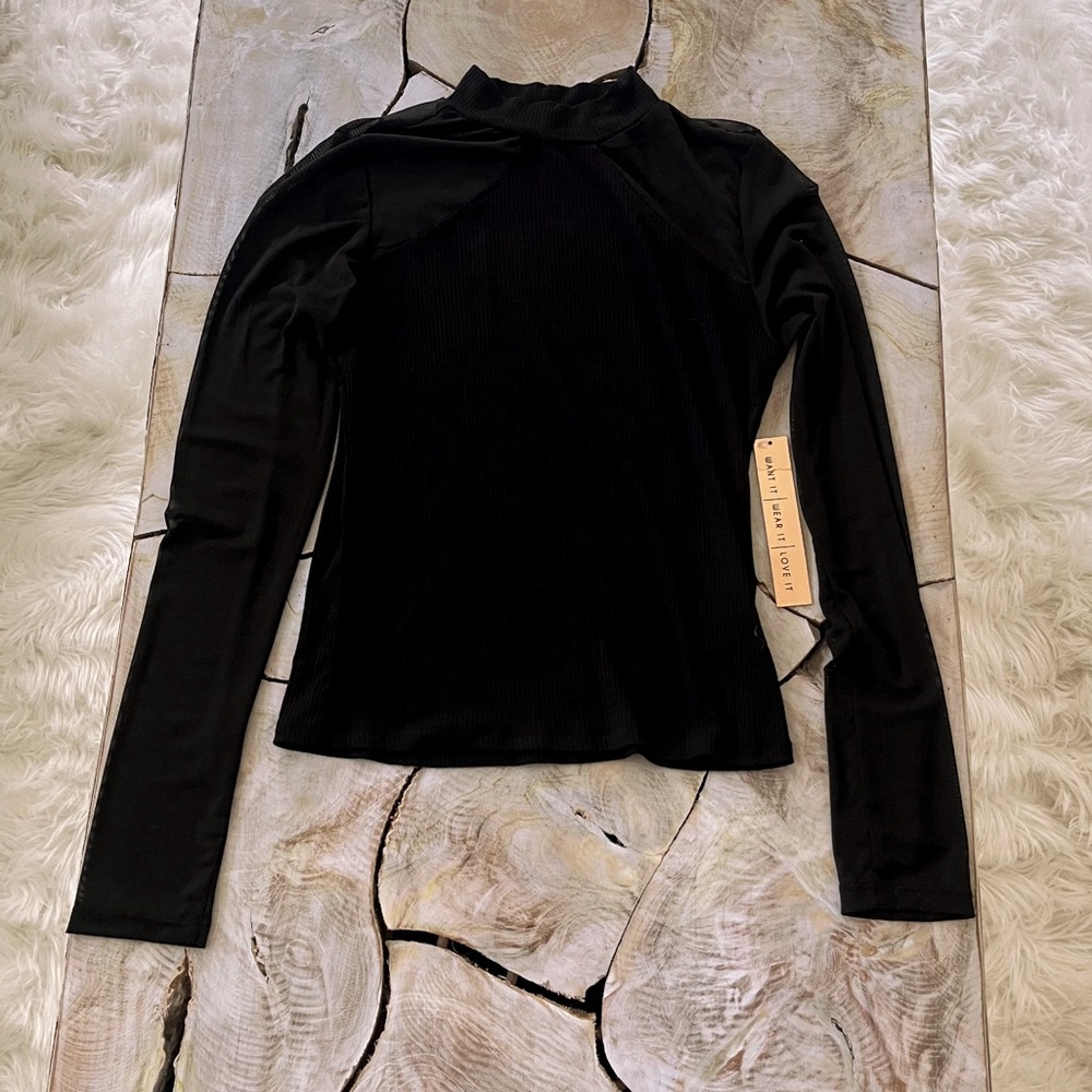 NWT ALMOST FAMOUS MOCK NECK TOP WITH SHEER SLEEVES 🦋